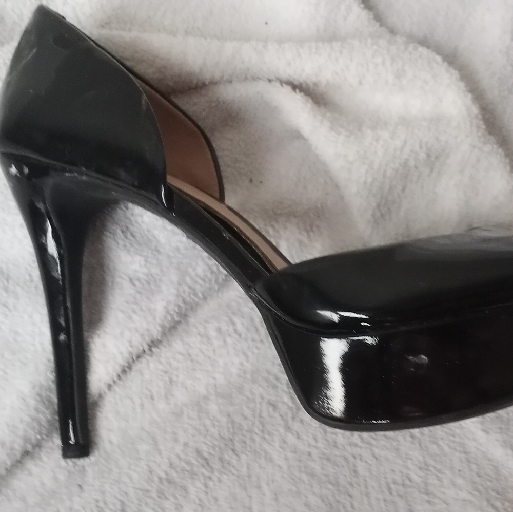 Shoes - Picture 4 of 9
